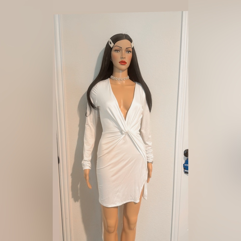 Dresses ๐ white fashion nova Used once - Picture 1 of 5